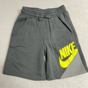 Nike Grey‎ Sweat shorts Casual Relazed Fit Size Small Graphic Swoosh Logo
